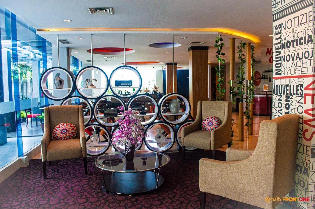 News Hotel Waru Sidoarjo Kültér fotó