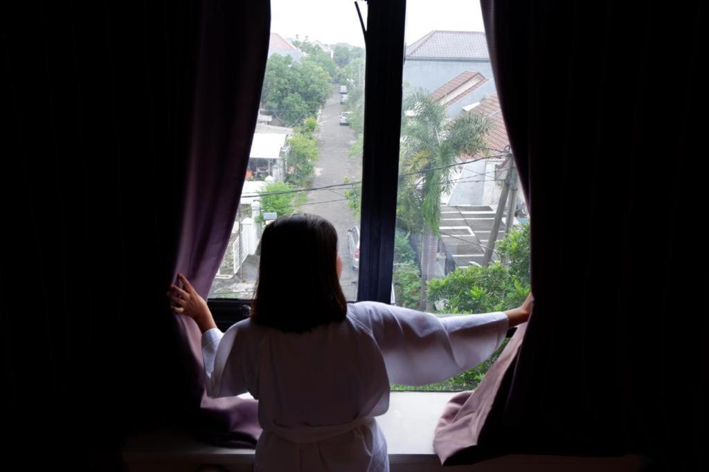 News Hotel Waru Sidoarjo Kültér fotó