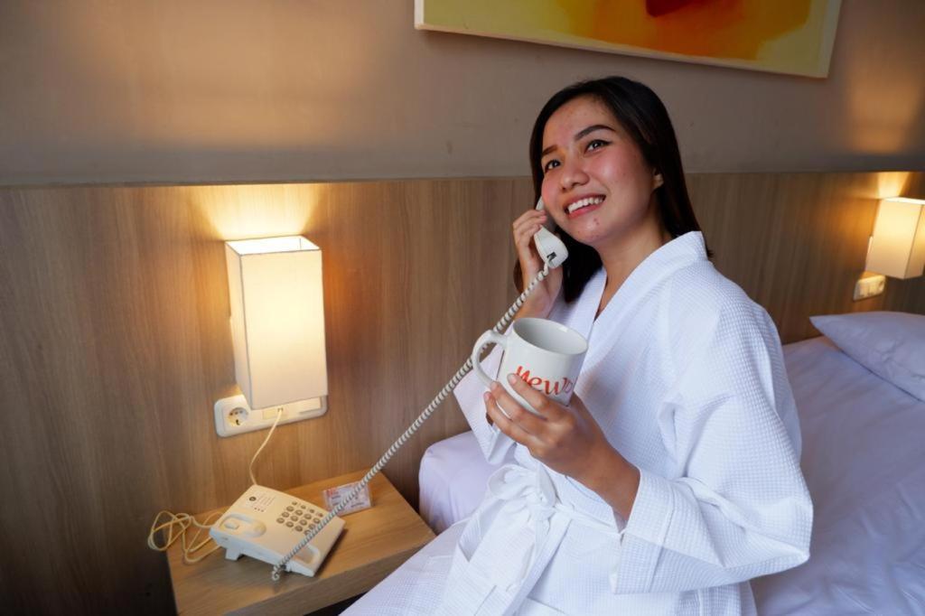 News Hotel Waru Sidoarjo Kültér fotó
