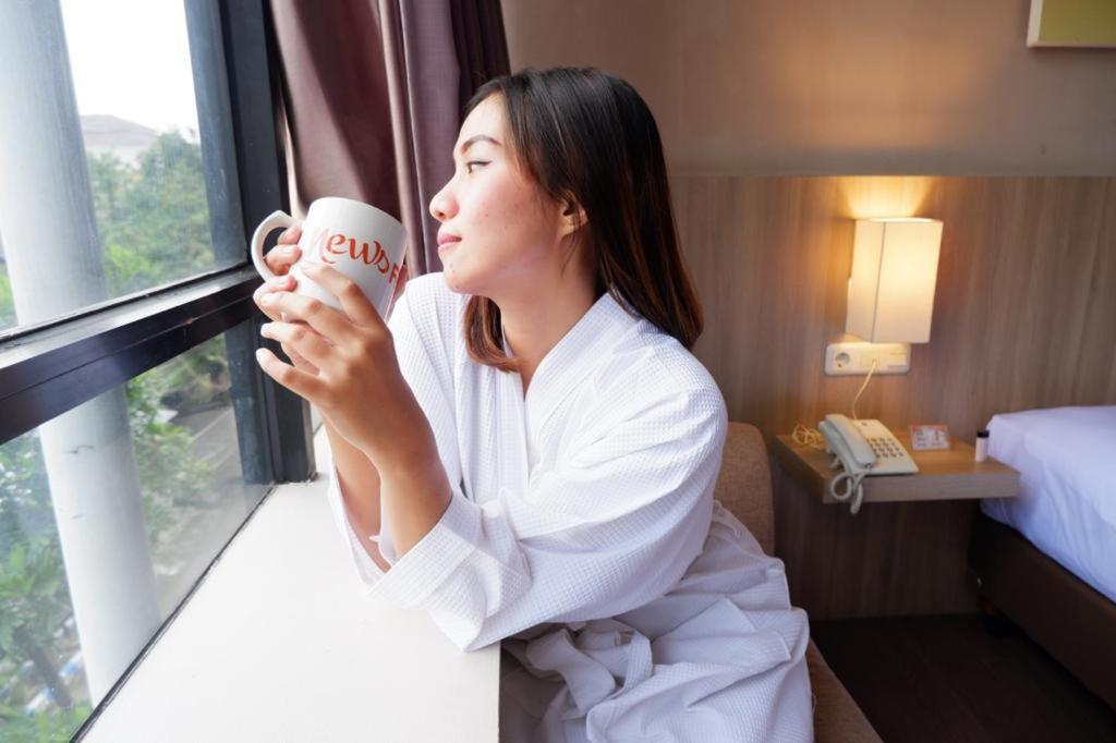 News Hotel Waru Sidoarjo Kültér fotó