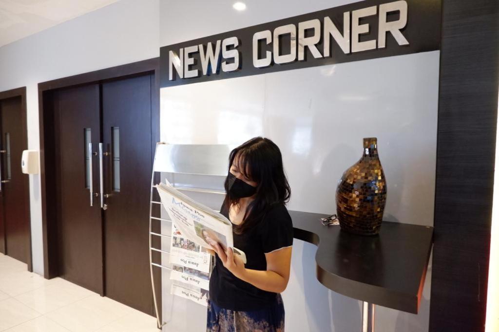 News Hotel Waru Sidoarjo Kültér fotó