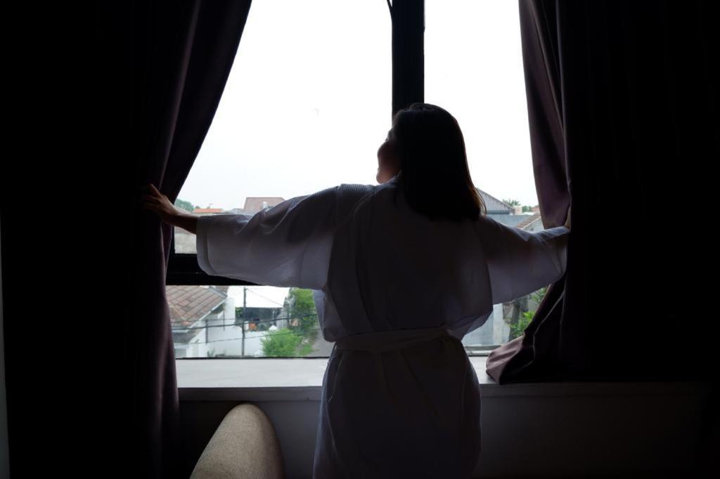 News Hotel Waru Sidoarjo Kültér fotó