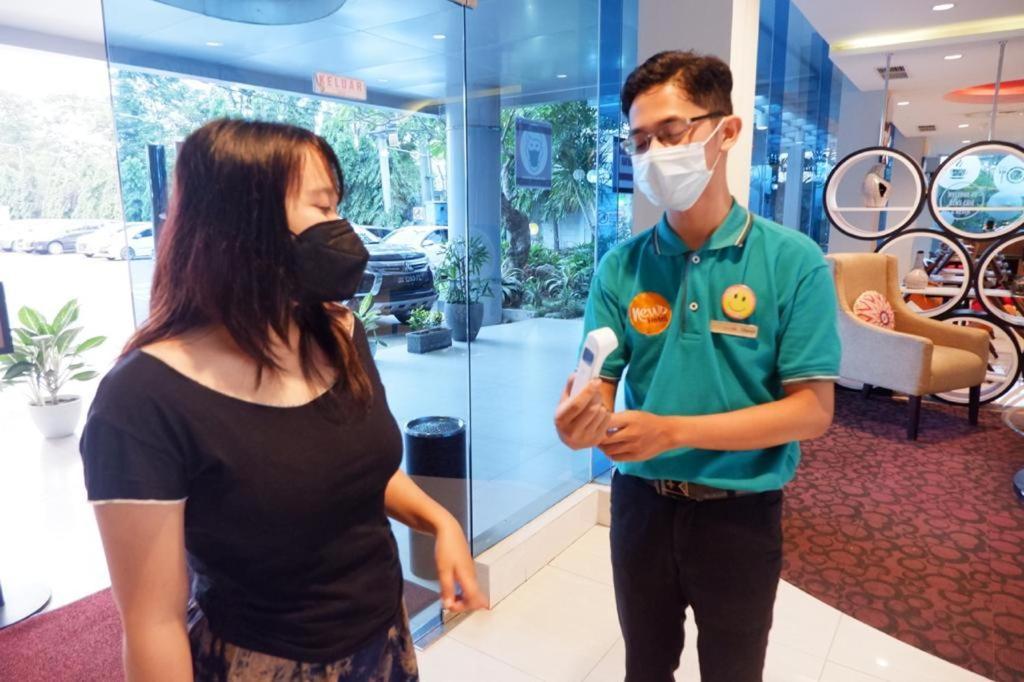 News Hotel Waru Sidoarjo Kültér fotó