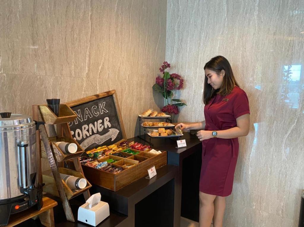 News Hotel Waru Sidoarjo Kültér fotó
