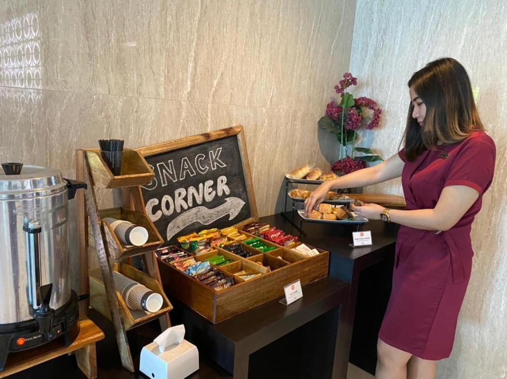 News Hotel Waru Sidoarjo Kültér fotó