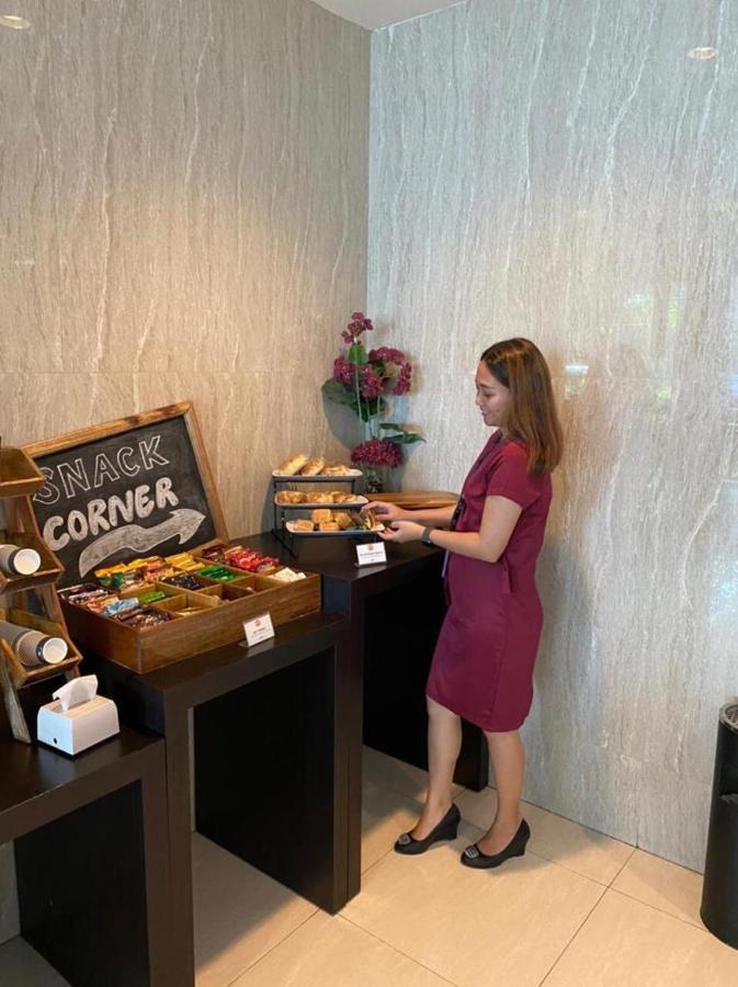 News Hotel Waru Sidoarjo Kültér fotó