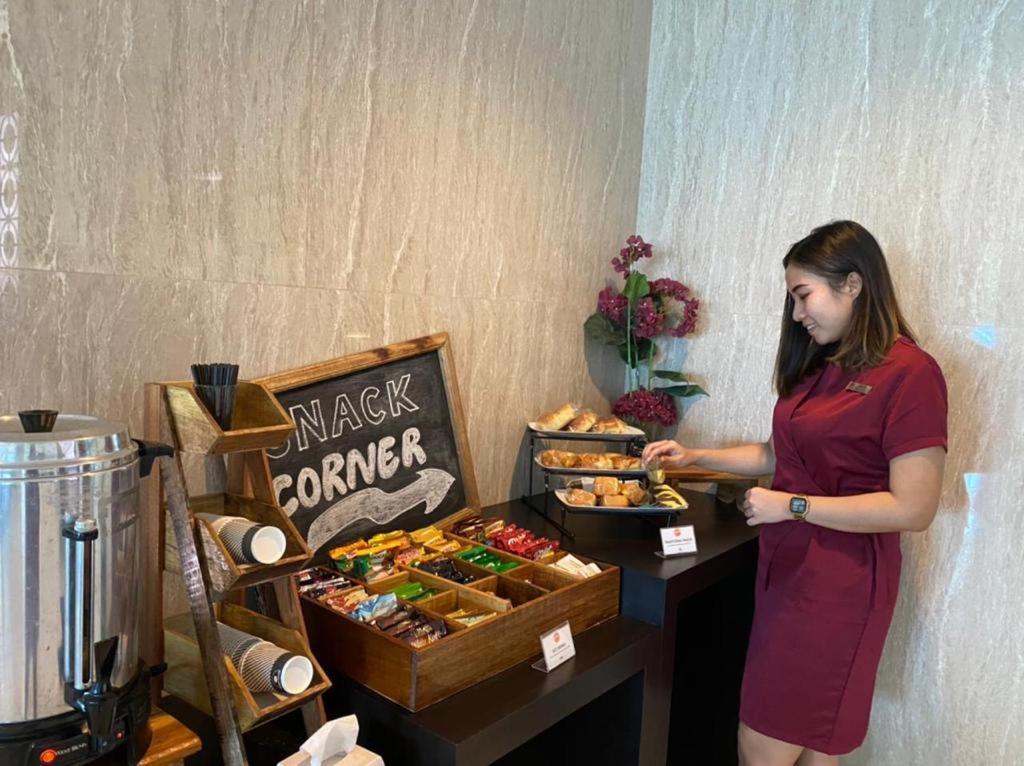 News Hotel Waru Sidoarjo Kültér fotó