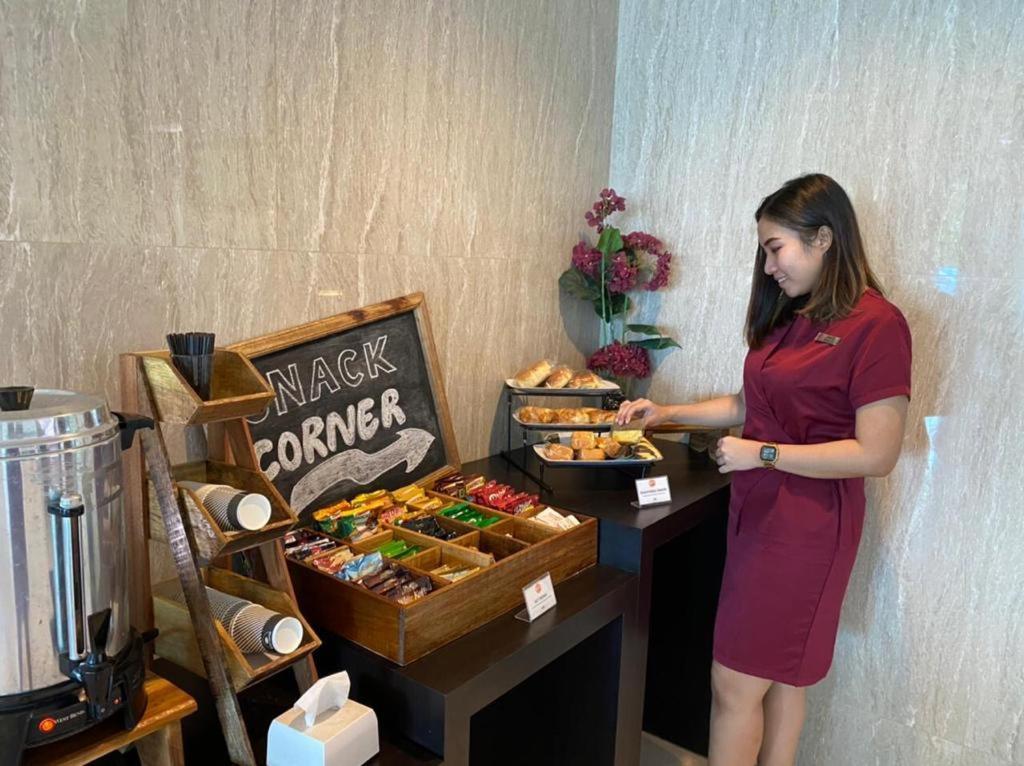 News Hotel Waru Sidoarjo Kültér fotó