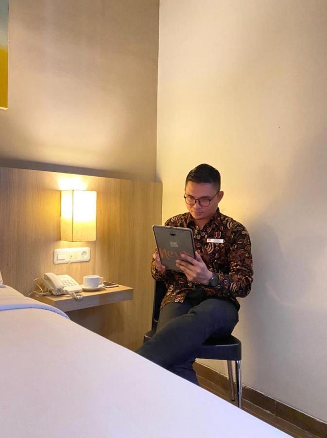 News Hotel Waru Sidoarjo Kültér fotó