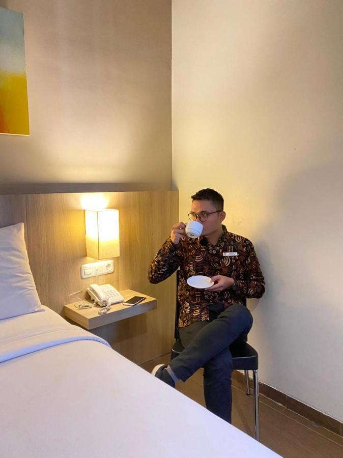 News Hotel Waru Sidoarjo Kültér fotó