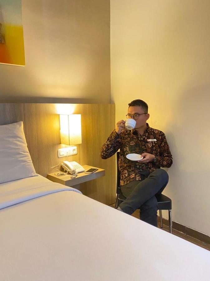 News Hotel Waru Sidoarjo Kültér fotó