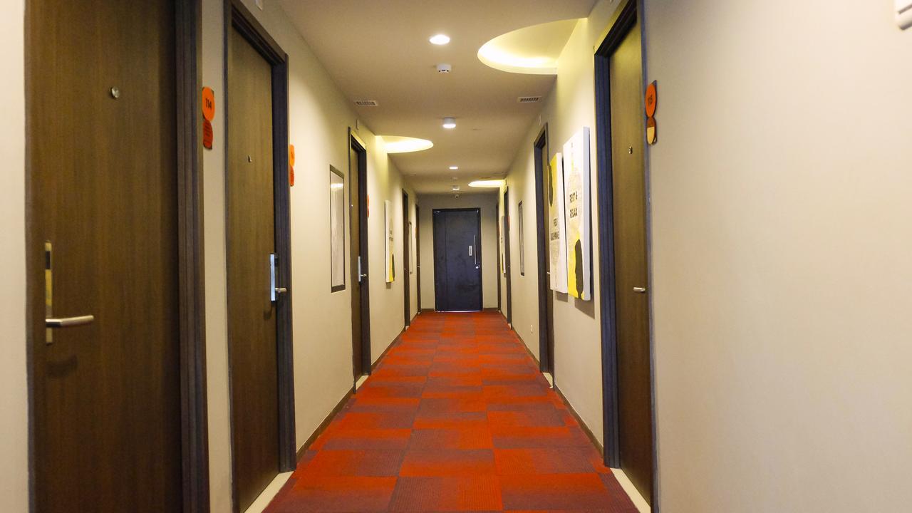 News Hotel Waru Sidoarjo Kültér fotó