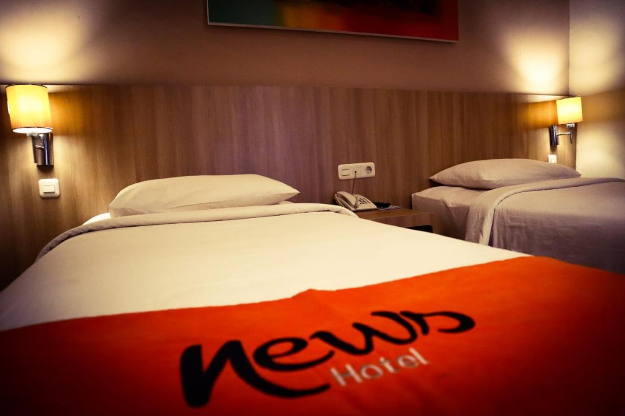 News Hotel Waru Sidoarjo Kültér fotó