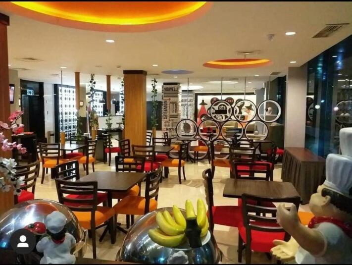 News Hotel Waru Sidoarjo Kültér fotó